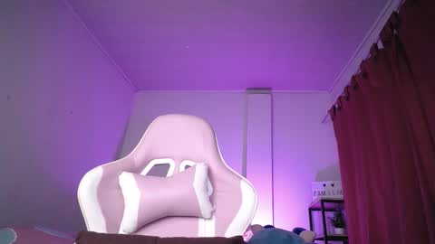 Snapshot of isa_emeralds chatting on October 30, 10:27 am Isabella  online show from October 30, 10:27 am