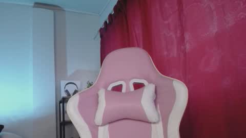 Snapshot of isa_emeralds chatting on September 23, 10:57 am Isabella  online show from September 23, 10:57 am