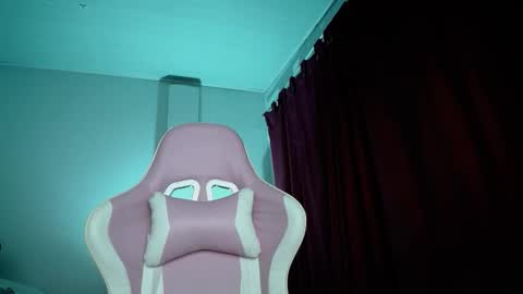 Snapshot of isa_emeralds chatting on October 2, 9:47 am Isabella  online show from October 2, 9:47 am