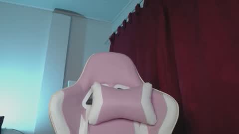 Snapshot of isa_emeralds chatting on September 28, 9:58 am Isabella  online show from September 28, 9:58 am