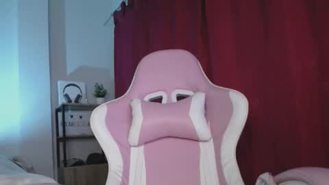 Snapshot of isa_emeralds chatting on September 22, 10:35 am Isabella  online show from September 22, 10:35 am