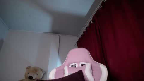 Snapshot of isa_emeralds chatting on October 8, 9:35 am Isabella  online show from October 8, 9:35 am