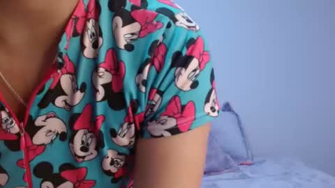 isa_jones1 online show from December 6, 3:08 am