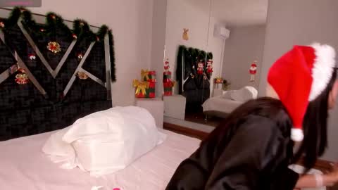 oIssaJonneso online show from December 5, 1:23 pm