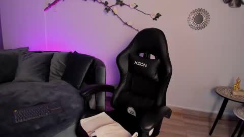 ISA ROUSE  online show from September 14, 2:42 am