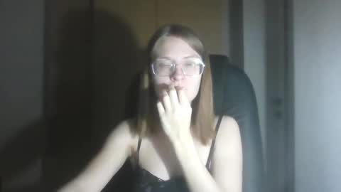 isabel_loveee online show from March 9, 9:29 pm