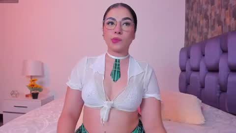 Isabela Angell  online show from March 7, 12:37 am