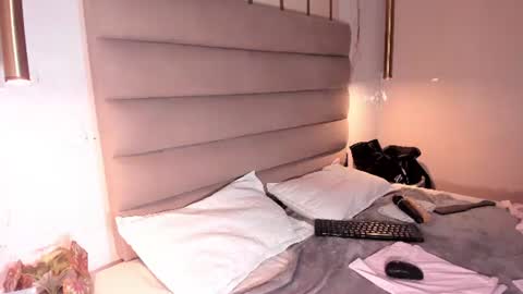 isabelastefano online show from June 12, 3:25 am