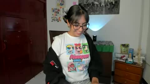 Isabella22 1 online show from January 3, 8:43 pm