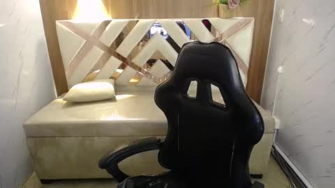 Snapshot of isabella7_b_ chatting on October 18, 9:16 pm isabella7_b_ online show from October 18, 9:16 pm