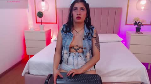 Isa Online 11pm to 5am Colombia time online show from November 4, 3:22 am