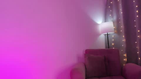 ISABELLA online show from April 9, 1:30 am