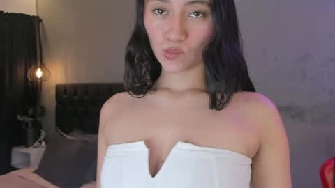 Isabella Nowa online show from April 14, 12:27 pm