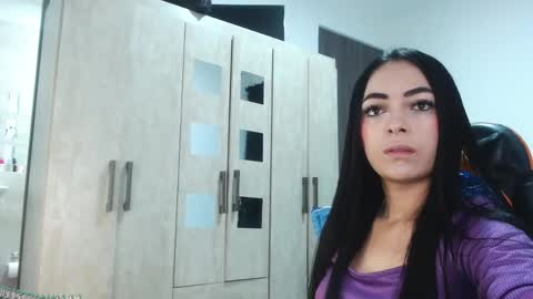 isabella_piercee online show from May 6, 9:46 am