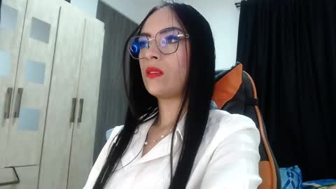 isabella_piercee online show from May 19, 10:00 am