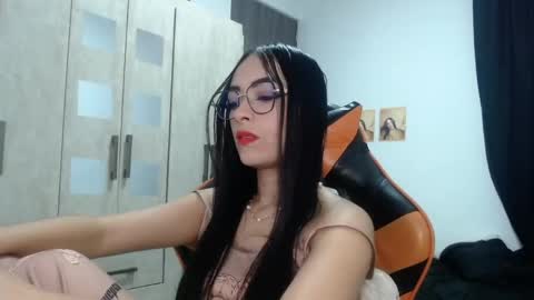 isabella_piercee online show from May 24, 4:17 pm