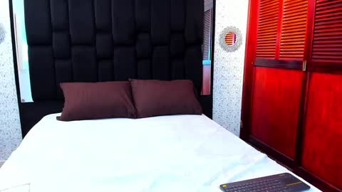 Isabella Your Queen  online show from January 31, 1:22 am