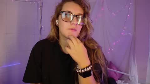 Isabella Rros online show from February 16, 7:14 pm