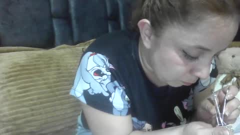 isabellaa_hills_ online show from July 5, 3:35 am
