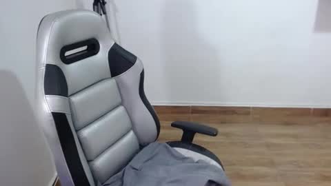 Isa online show from April 16, 9:03 pm