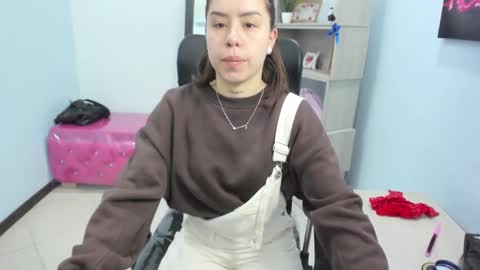 isebella online show from May 11, 1:13 pm