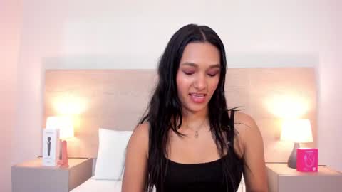 isabellathomass online show from July 22, 7:26 pm