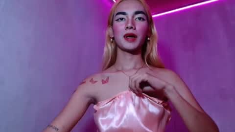 isabellatx online show from April 19, 10:48 am