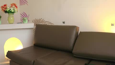   online show from March 25, 12:52 pm