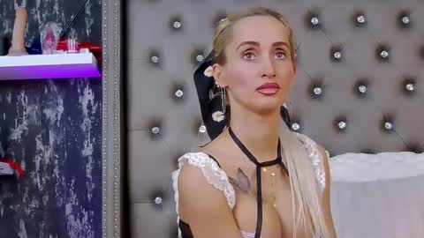 IsabelleEthan online show from February 22, 2:39 am