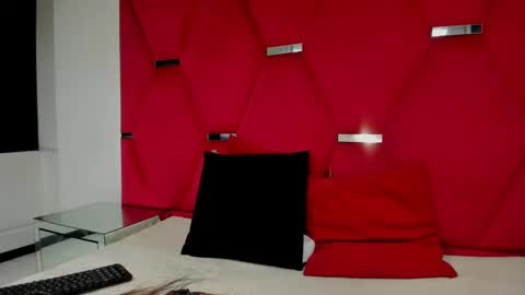 Elizabet online show from December 5, 12:00 pm