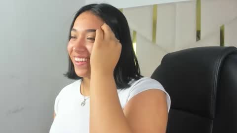 isabellrodriguez18 online show from December 5, 4:12 am