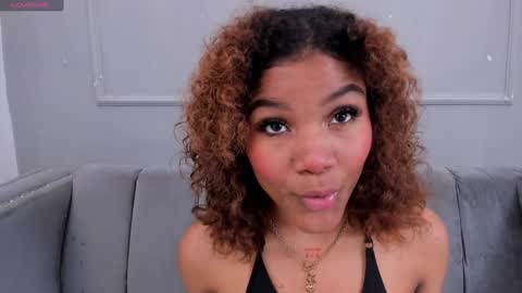 Snapshot of isabellsmmith chatting on December 20, 3:47 am Isabellsmmith online show from December 20, 3:47 am