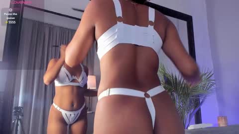 Snapshot of isabellsmmith chatting on February 19, 4:23 am Isabellsmmith online show from February 19, 4:23 am