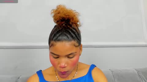 Snapshot of isabellsmmith chatting on February 12, 2:03 am Isabellsmmith online show from February 12, 2:03 am