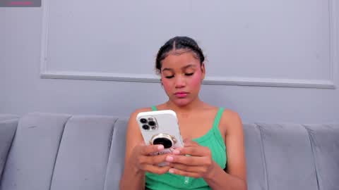Snapshot of isabellsmmith chatting on January 14, 3:32 am Isabellsmmith online show from January 14, 3:32 am