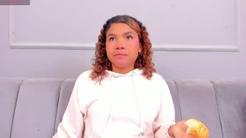 Snapshot of isabellsmmith chatting on January 10, 3:39 am Isabellsmmith online show from January 10, 3:39 am