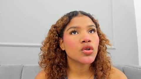 Snapshot of isabellsmmith chatting on January 5, 4:04 am Isabellsmmith online show from January 5, 4:04 am