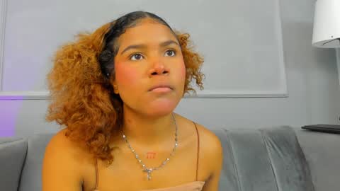 Snapshot of isabellsmmith chatting on February 6, 3:37 am Isabellsmmith online show from February 6, 3:37 am