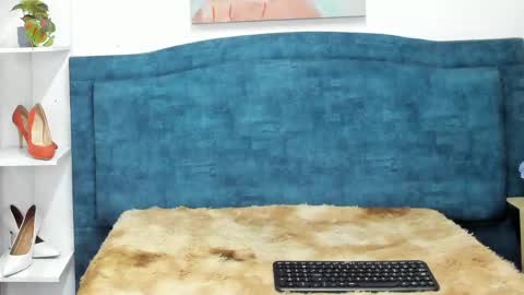 Isabel online show from April 22, 12:46 pm