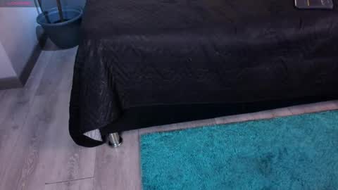 I S A  S AN D E R S  online show from October 14, 8:11 pm