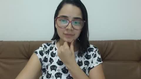 Snapshot of isemma chatting on October 27, 2:40 am Emma online show from October 27, 2:40 am