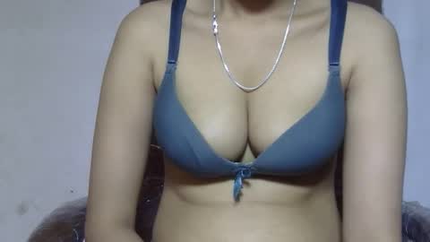 ishika_ishu online show from May 6, 3:10 am