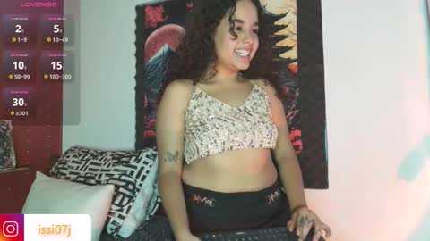 Snapshot of isis_blade chatting on October 13, 5:04 pm Isis Blade online show from October 13, 5:04 pm