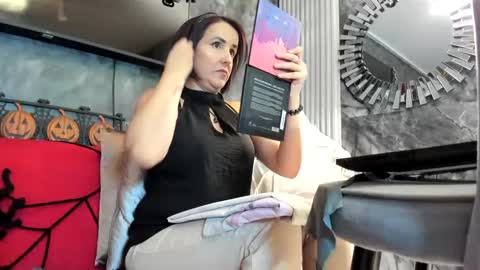 Snapshot of isisblakee chatting on September 29, 11:54 pm Isis online show from September 29, 11:54 pm