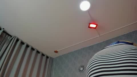 Snapshot of isisblakee chatting on December 5, 7:16 am Isis online show from December 5, 7:16 am