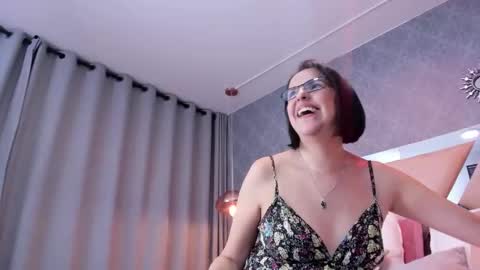 Snapshot of isisblakee chatting on December 4, 6:33 am Isis online show from December 4, 6:33 am