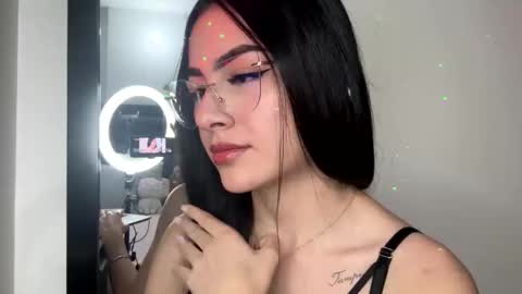 Snapshot of islacole chatting on October 24, 3:24 am Cute Isla  online show from October 24, 3:24 am
