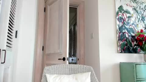 Lou  Peaches online show from February 8, 11:44 am