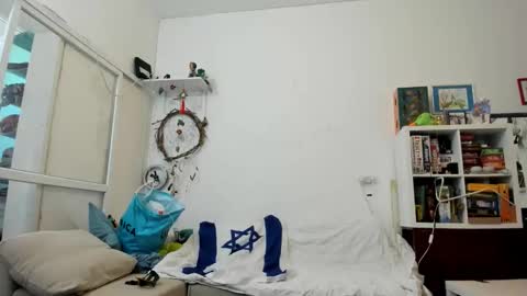 Snapshot of israelymilf chatting on October 5, 5:23 am Marta online show from October 5, 5:23 am