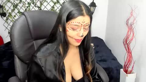 Issa  online show from October 31, 6:23 pm